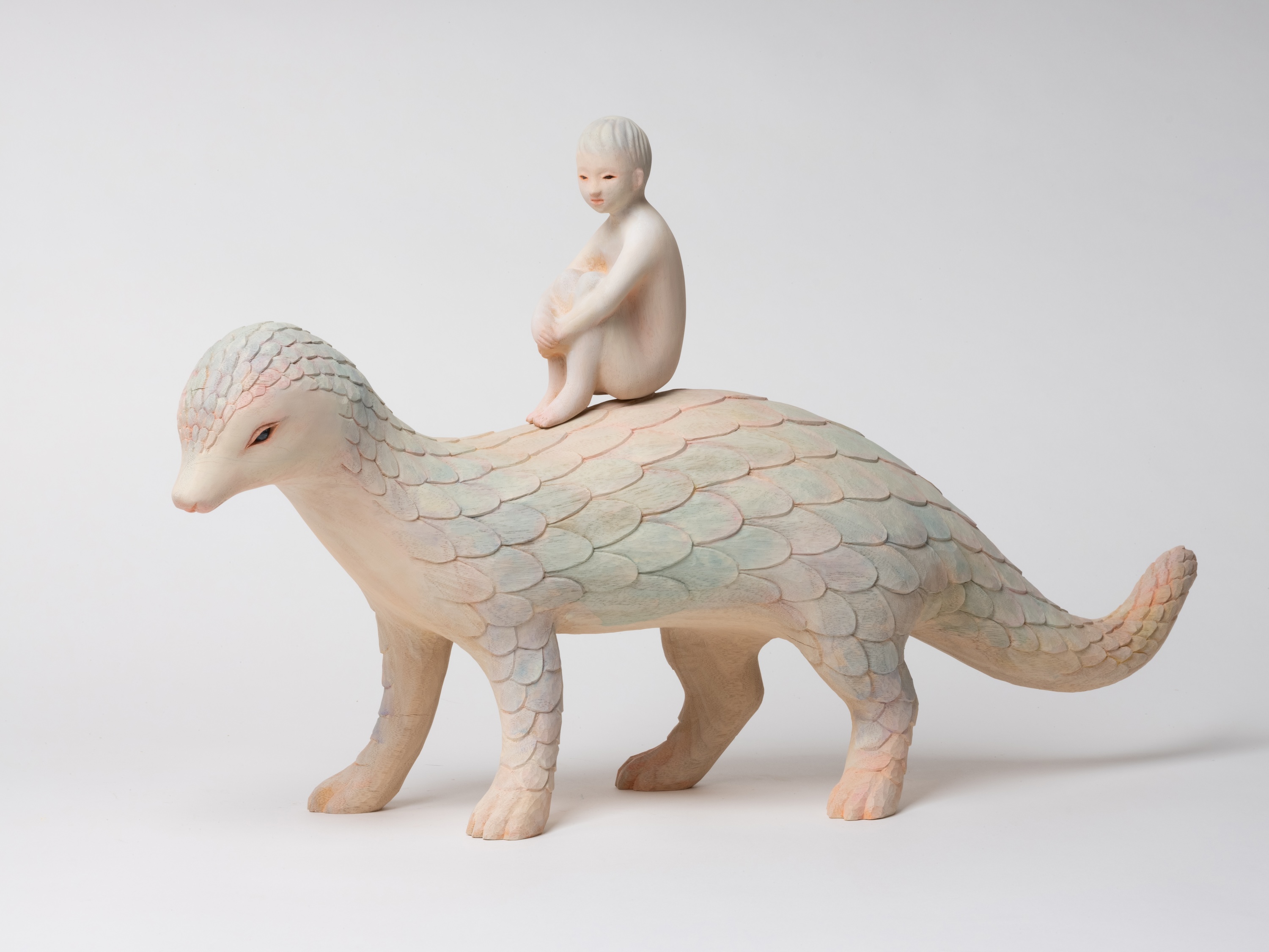 彫刻家、土屋仁応の個展「動物と人」が開催