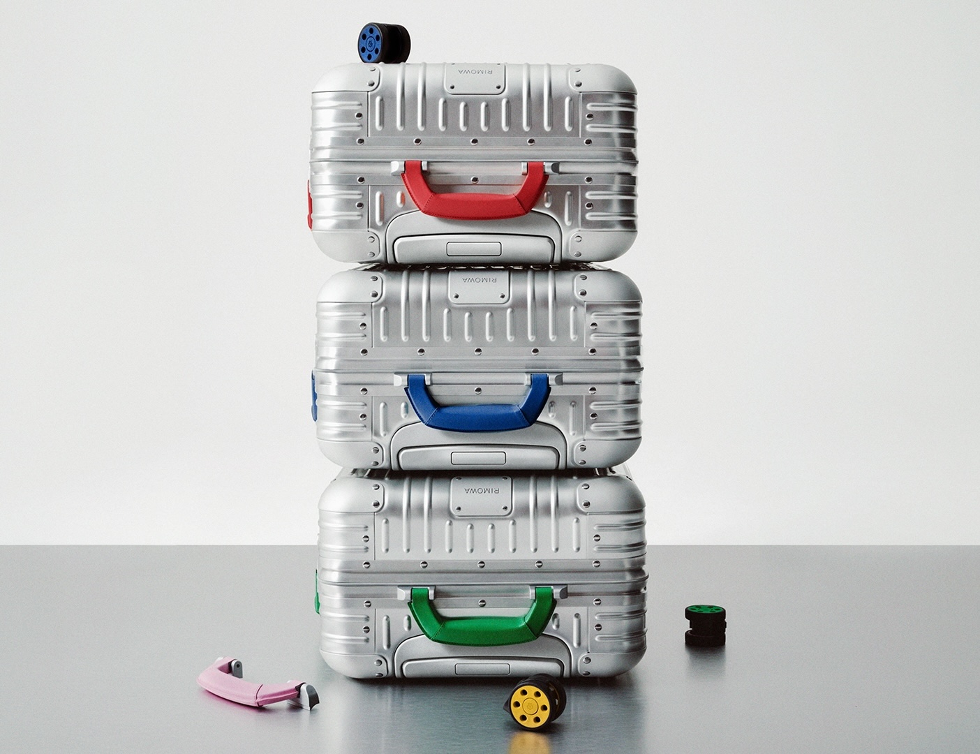 〈RIMOWA〉の「Life Cycles」が世界初開催。旅するスーツケースを未来へつなぐ！